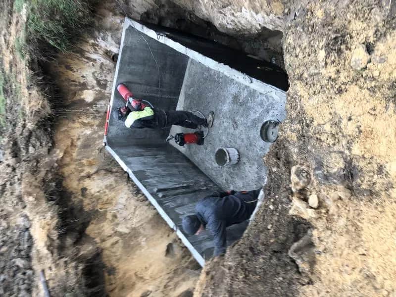 Ile kosztuje wybudowanie szamba? Zobacz ukryte wydatki i pułapki