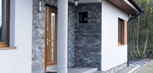 Jak położyć płytki na elewacji: uniknij najczęstszych błędów