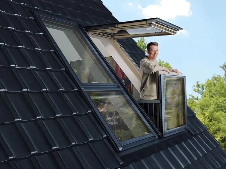 Okno dachowe z nawiewnikiem czy bez - co wybrać dla zdrowia i komfortu?
