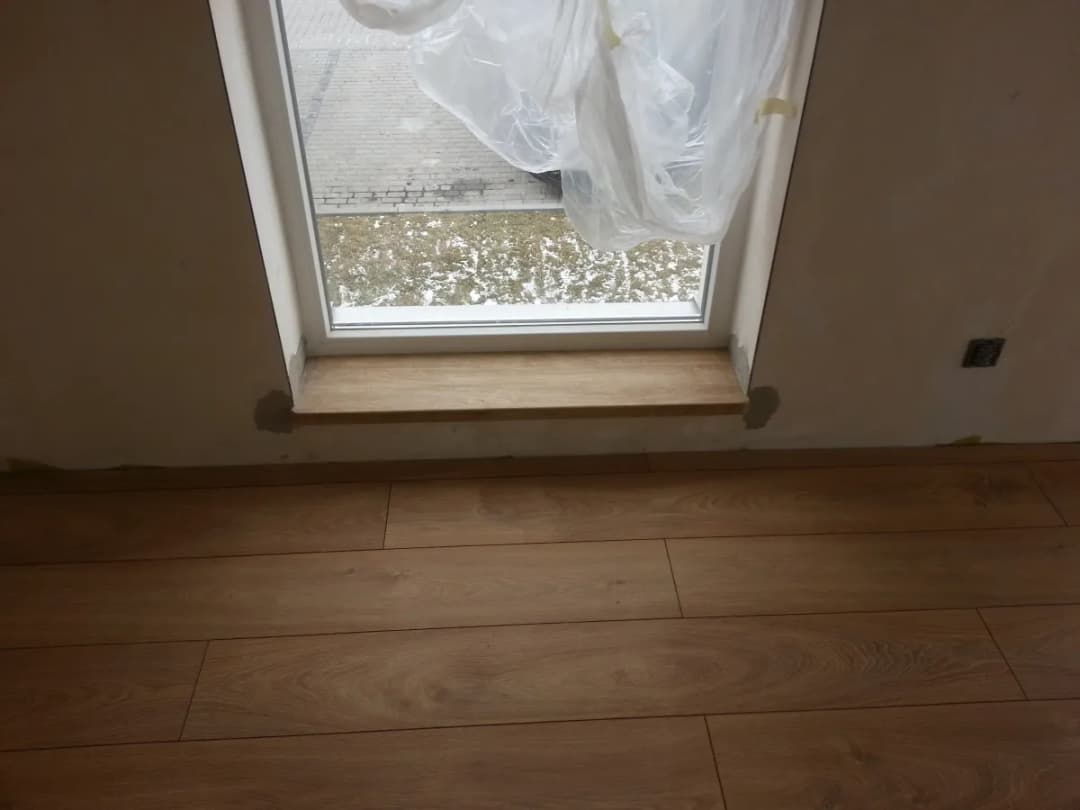 Jak zrobić parapet z paneli podłogowych: 9 prostych kroków