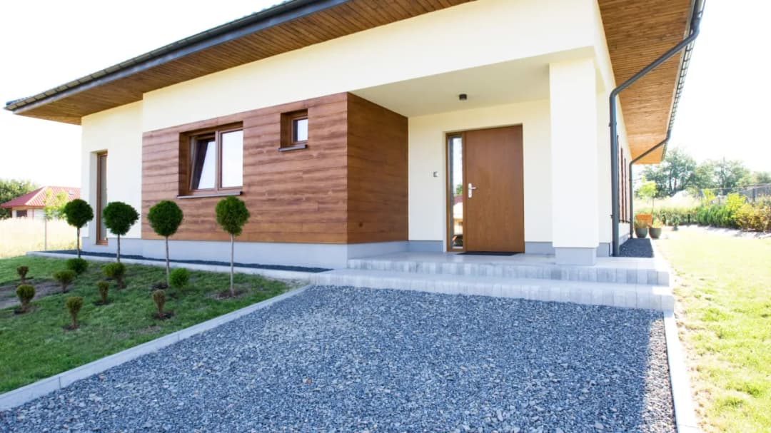 Elewacja na gładko: 8 kroków do perfekcyjnego wykończenia