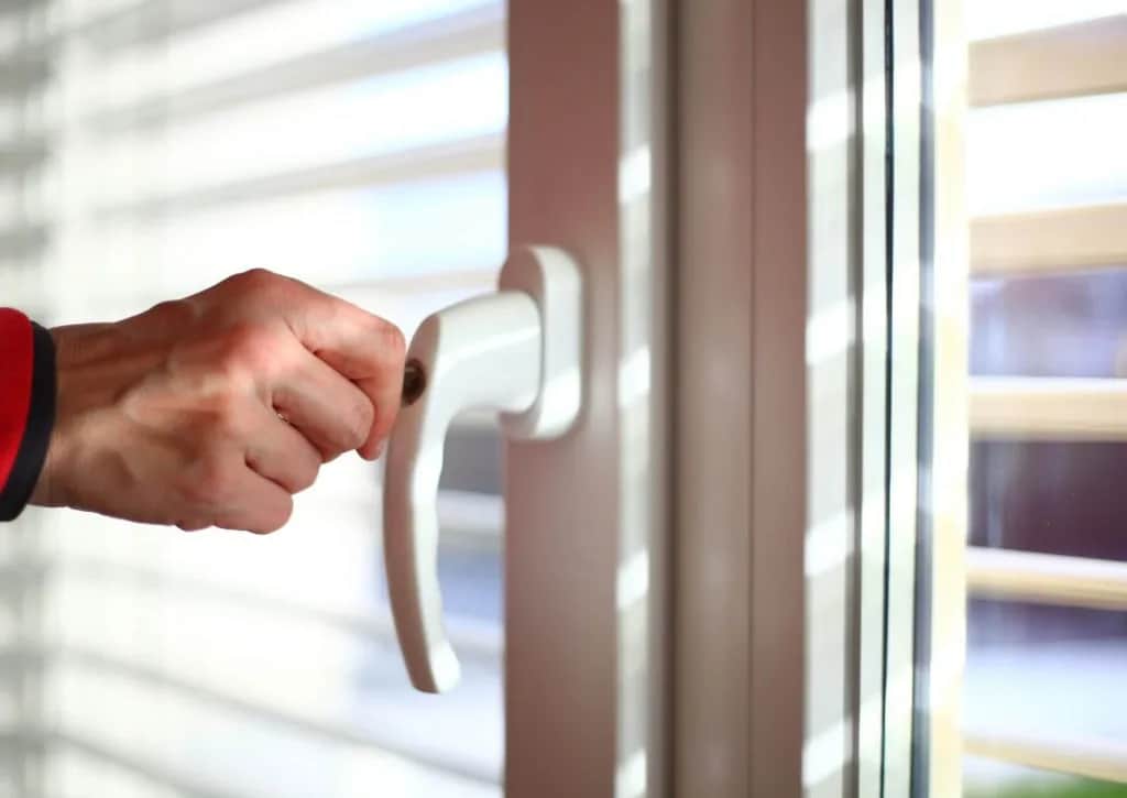 Jak zabezpieczyć okna przed kradzieżą i uniknąć włamań do domu