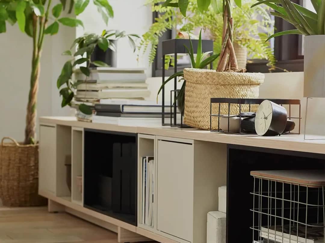 Jak ozdobić parapet na zewnątrz - 10 inspirujących pomysłów na dekoracje