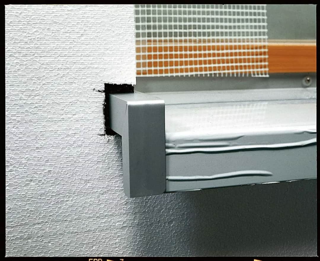 Parapety zewnętrzne przed czy po ociepleniu – uniknij kosztownych błędów