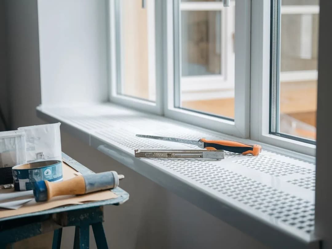 Jak odnowić parapet plastikowy i przywrócić mu nowy wygląd