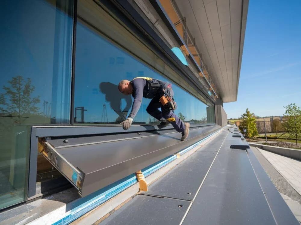 Jak obsadzić parapety zewnętrzne, aby uniknąć problemów z wodą