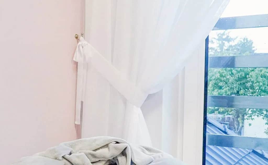 Jak wymierzyć firany na okno: 7 kroków do idealnego dopasowania