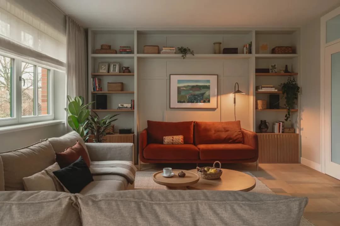 Pomysły na to, co powiesić na ścianę w salonie, które zachwycą każdego