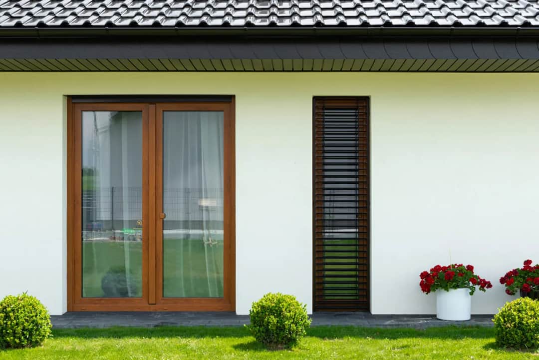 Jakie parapety zewnętrzne do okien złoty dąb zapewnią trwałość?