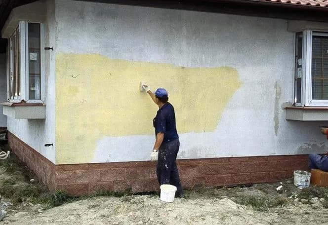 Jaka farba do malowania elewacji? Najlepszy wybór i porady